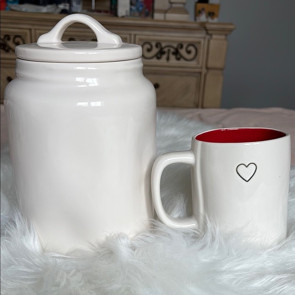 White and Red Heart Design Mug Set - Picture 2 of 4